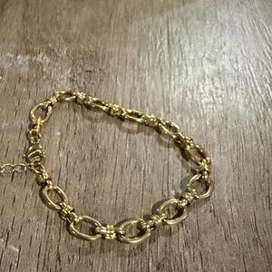 Elegant Gold Chain Bracelet